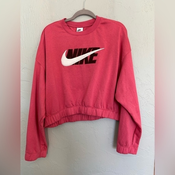Nike Tops - NIKE Womens Icon Clash pink Cropped over-sized Sweatshirt size XL